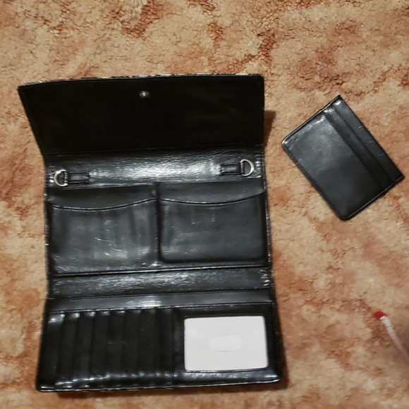 Beijo Clutch Wallet - Picture 3 of 6